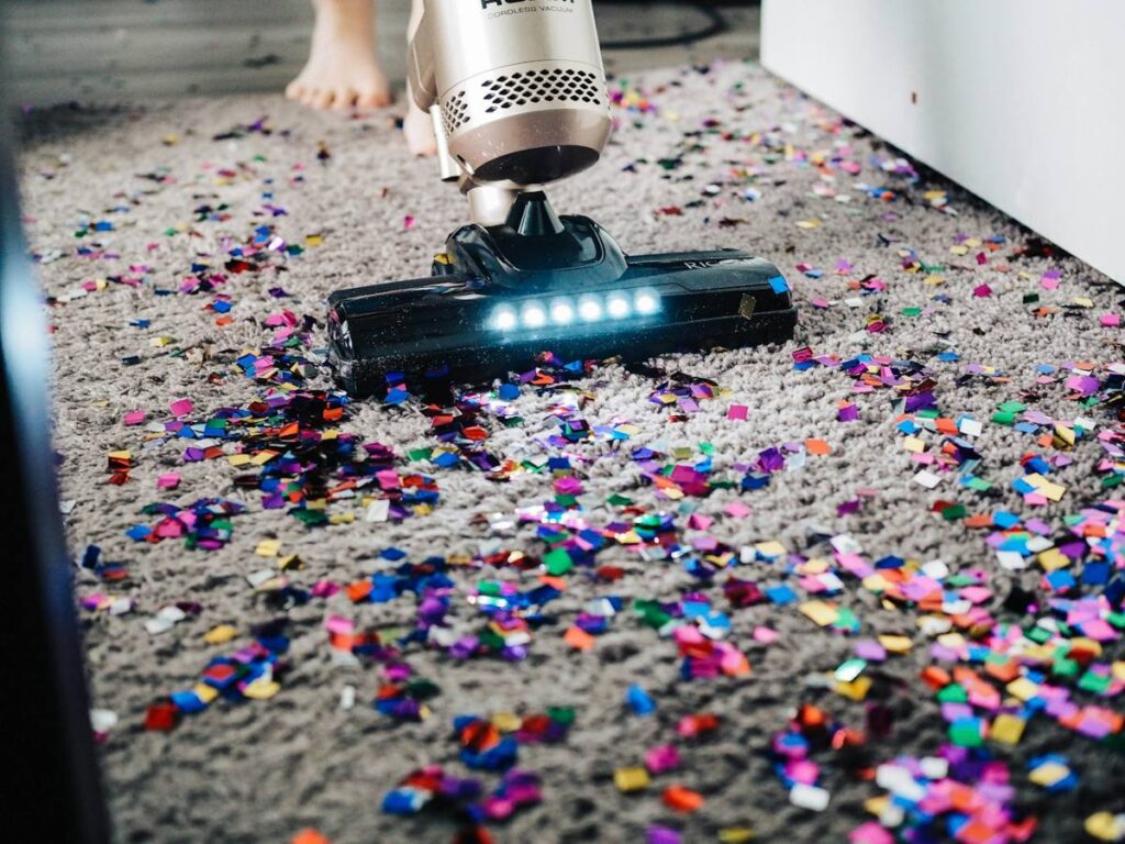 Cordless vacuum cleaning a carpet